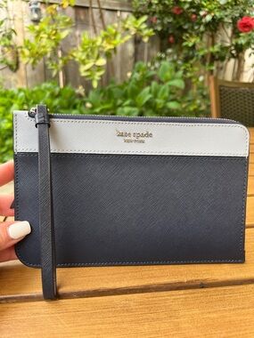 kate spade two-tone navy and light blue wristlet with black strap